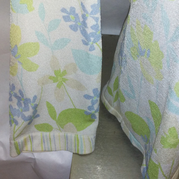 SOLD  L top Blues Greens Tans on White - Picture 5 of 7